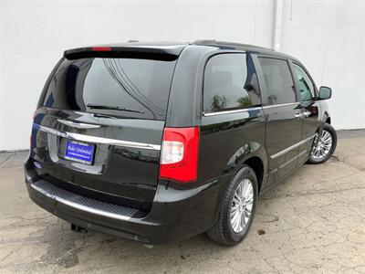 2015 Chrysler Town and Country Touring-L   - Photo 6 - Crest Hill, IL 60403