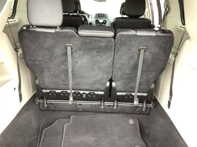 2015 Chrysler Town and Country Touring-L   - Photo 48 - Crest Hill, IL 60403
