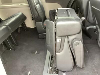 2015 Chrysler Town and Country Touring-L   - Photo 32 - Crest Hill, IL 60403