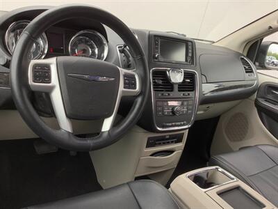 2015 Chrysler Town and Country Touring-L   - Photo 43 - Crest Hill, IL 60403