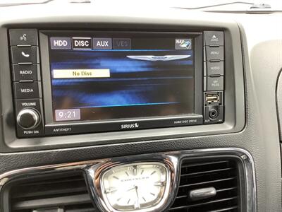 2015 Chrysler Town and Country Touring-L   - Photo 19 - Crest Hill, IL 60403