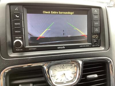2015 Chrysler Town and Country Touring-L   - Photo 10 - Crest Hill, IL 60403