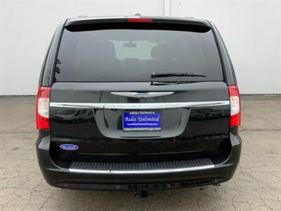 2015 Chrysler Town and Country Touring-L   - Photo 5 - Crest Hill, IL 60403