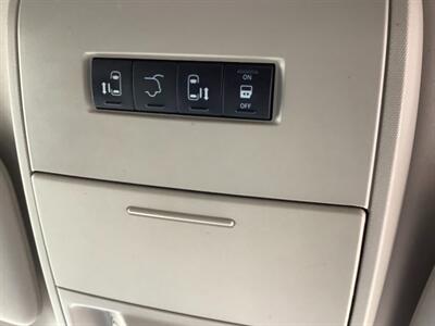 2015 Chrysler Town and Country Touring-L   - Photo 41 - Crest Hill, IL 60403