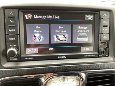 2015 Chrysler Town and Country Touring-L   - Photo 21 - Crest Hill, IL 60403