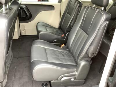 2015 Chrysler Town and Country Touring-L   - Photo 27 - Crest Hill, IL 60403