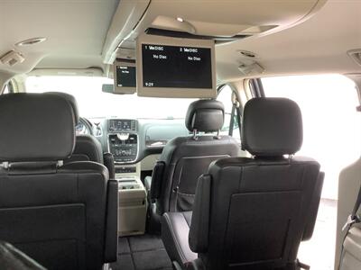 2015 Chrysler Town and Country Touring-L   - Photo 47 - Crest Hill, IL 60403