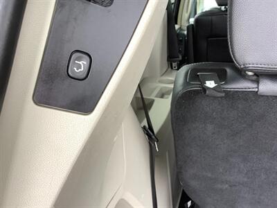 2015 Chrysler Town and Country Touring-L   - Photo 50 - Crest Hill, IL 60403