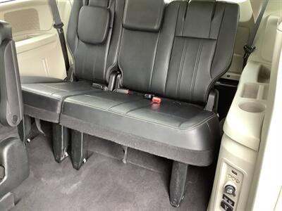 2015 Chrysler Town and Country Touring-L   - Photo 29 - Crest Hill, IL 60403