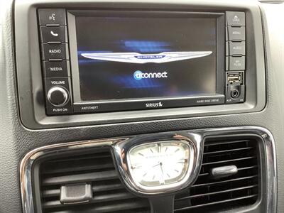 2015 Chrysler Town and Country Touring-L   - Photo 17 - Crest Hill, IL 60403