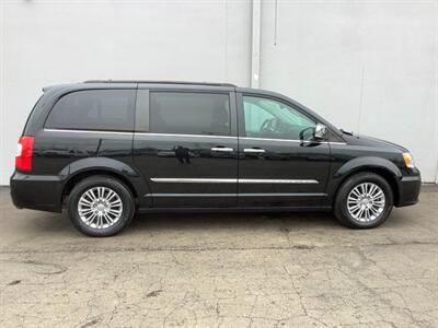 2015 Chrysler Town and Country Touring-L   - Photo 7 - Crest Hill, IL 60403