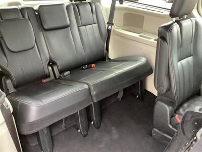 2015 Chrysler Town and Country Touring-L   - Photo 33 - Crest Hill, IL 60403