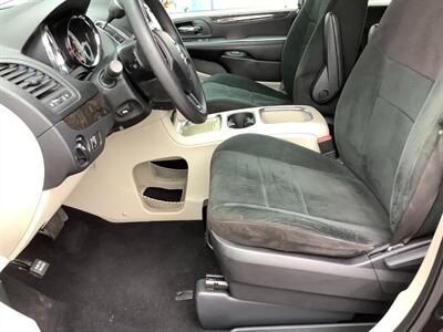 2012 Dodge Grand Caravan SXT - Photo 13 - Crest Hill, IL 60403