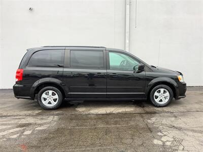 2012 Dodge Grand Caravan SXT - Photo 7 - Crest Hill, IL 60403