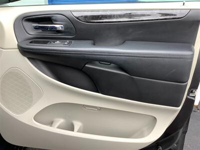 2012 Dodge Grand Caravan SXT - Photo 34 - Crest Hill, IL 60403