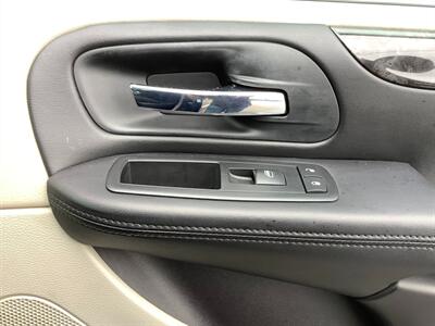 2012 Dodge Grand Caravan SXT - Photo 35 - Crest Hill, IL 60403