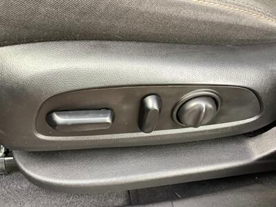 2020 Chevrolet Equinox LT   - Photo 14 - Crest Hill, IL 60403