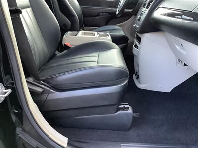 2014 Chrysler Town and Country Touring   - Photo 29 - Crest Hill, IL 60403