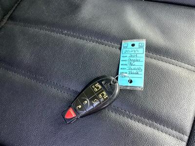 2014 Chrysler Town and Country Touring   - Photo 30 - Crest Hill, IL 60403