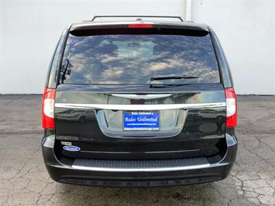 2014 Chrysler Town and Country Touring   - Photo 6 - Crest Hill, IL 60403