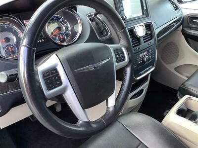 2014 Chrysler Town and Country Touring   - Photo 20 - Crest Hill, IL 60403