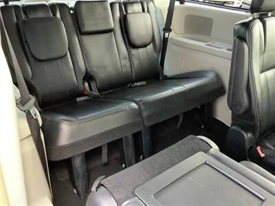 2014 Chrysler Town and Country Touring   - Photo 26 - Crest Hill, IL 60403