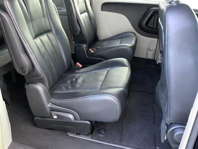 2014 Chrysler Town and Country Touring   - Photo 24 - Crest Hill, IL 60403