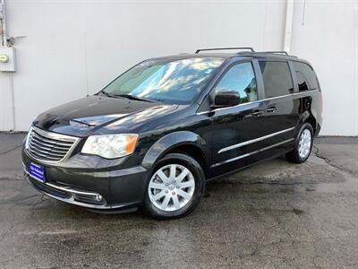 2014 Chrysler Town and Country Touring   - Photo 2 - Crest Hill, IL 60403