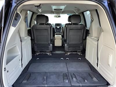 2014 Chrysler Town and Country Touring   - Photo 33 - Crest Hill, IL 60403