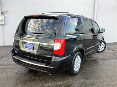 2014 Chrysler Town and Country Touring   - Photo 7 - Crest Hill, IL 60403