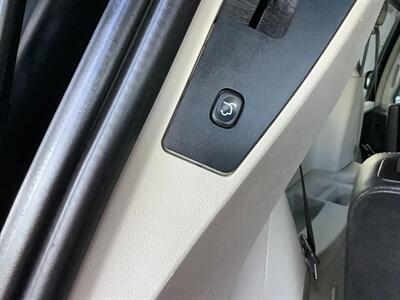 2014 Chrysler Town and Country Touring   - Photo 35 - Crest Hill, IL 60403