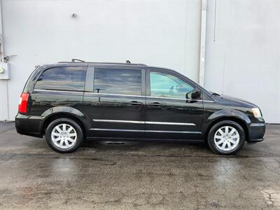 2014 Chrysler Town and Country Touring   - Photo 9 - Crest Hill, IL 60403