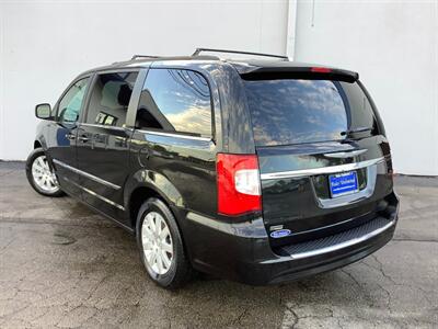 2014 Chrysler Town and Country Touring   - Photo 4 - Crest Hill, IL 60403