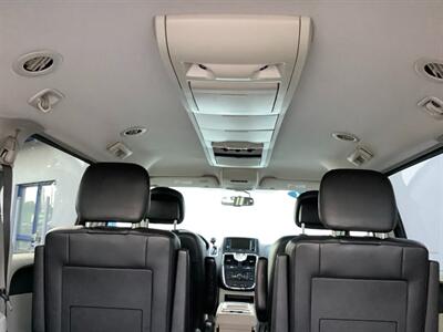 2014 Chrysler Town and Country Touring   - Photo 34 - Crest Hill, IL 60403