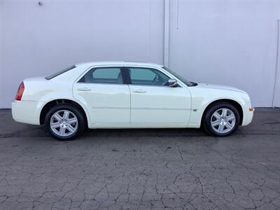 2005 Chrysler 300C   - Photo 8 - Crest Hill, IL 60403