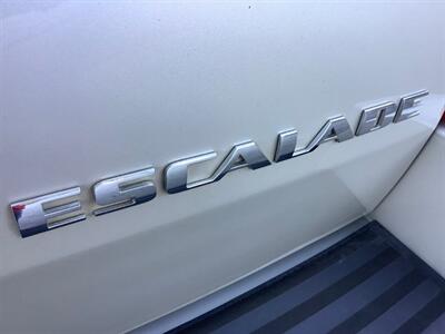 2009 Cadillac Escalade   - Photo 37 - Crest Hill, IL 60403