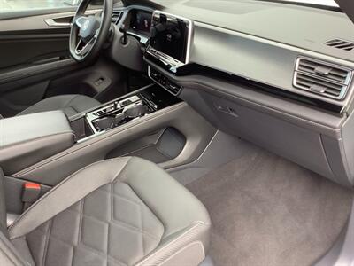 2024 Volkswagen Atlas Cross Sport SE 4Motion   - Photo 40 - Crest Hill, IL 60403
