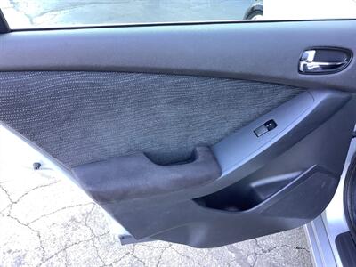 2010 Nissan Altima 2.5 S   - Photo 15 - Crest Hill, IL 60403