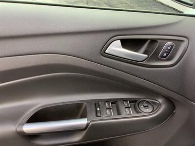 2017 Ford Escape SE   - Photo 12 - Crest Hill, IL 60403