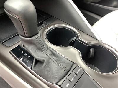 2024 Toyota Camry SE   - Photo 17 - Crest Hill, IL 60403