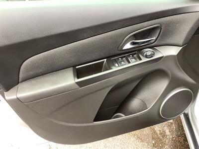 2011 Chevrolet Cruze LT   - Photo 10 - Crest Hill, IL 60403