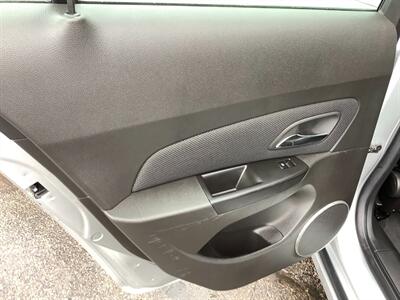 2011 Chevrolet Cruze LT   - Photo 19 - Crest Hill, IL 60403