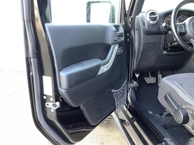 2015 Jeep Wrangler Sahara - Photo 13 - Crest Hill, IL 60403