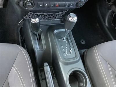 2015 Jeep Wrangler Sahara - Photo 16 - Crest Hill, IL 60403