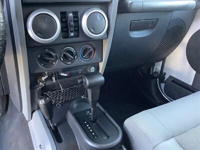 2009 Jeep Wrangler Sahara   - Photo 14 - Crest Hill, IL 60403