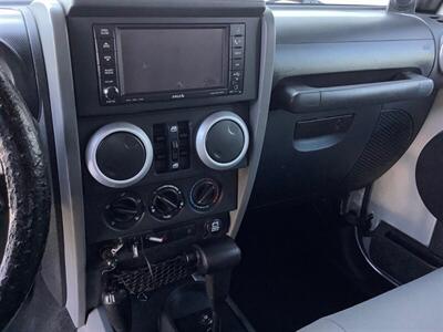 2009 Jeep Wrangler Sahara   - Photo 15 - Crest Hill, IL 60403