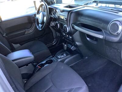 2014 Jeep Wrangler Unlimited Sport - Photo 32 - Crest Hill, IL 60403