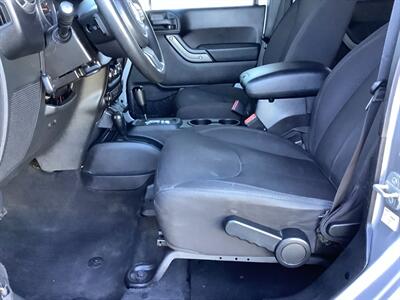 2014 Jeep Wrangler Unlimited Sport - Photo 19 - Crest Hill, IL 60403