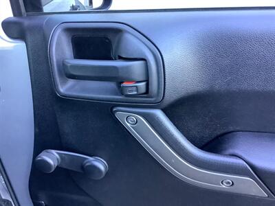 2014 Jeep Wrangler Unlimited Sport - Photo 30 - Crest Hill, IL 60403