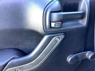 2014 Jeep Wrangler Unlimited Sport - Photo 18 - Crest Hill, IL 60403